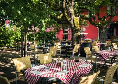Bestuhlte Terrasse am Hotel Ott's Leopoldshöhe