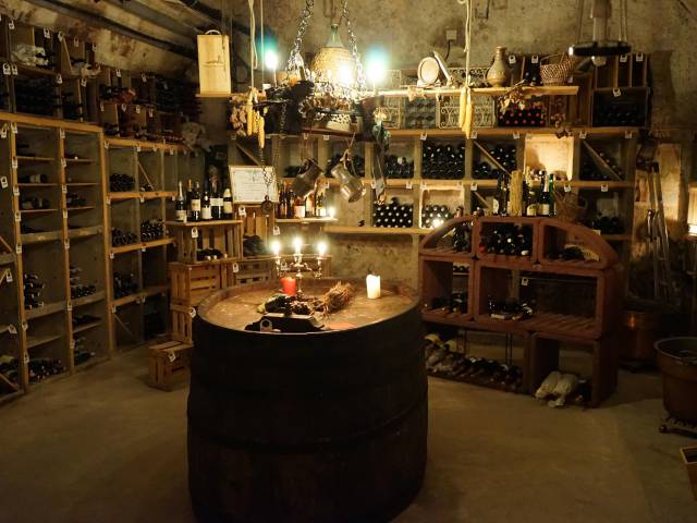 Gemütlicher Weinkeller im Restaurant in Weil am Rhein