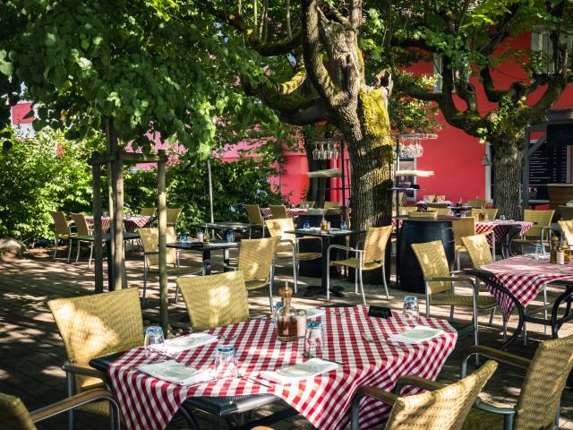 Bestuhlte Terrasse am Hotel Ott's Leopoldshöhe
