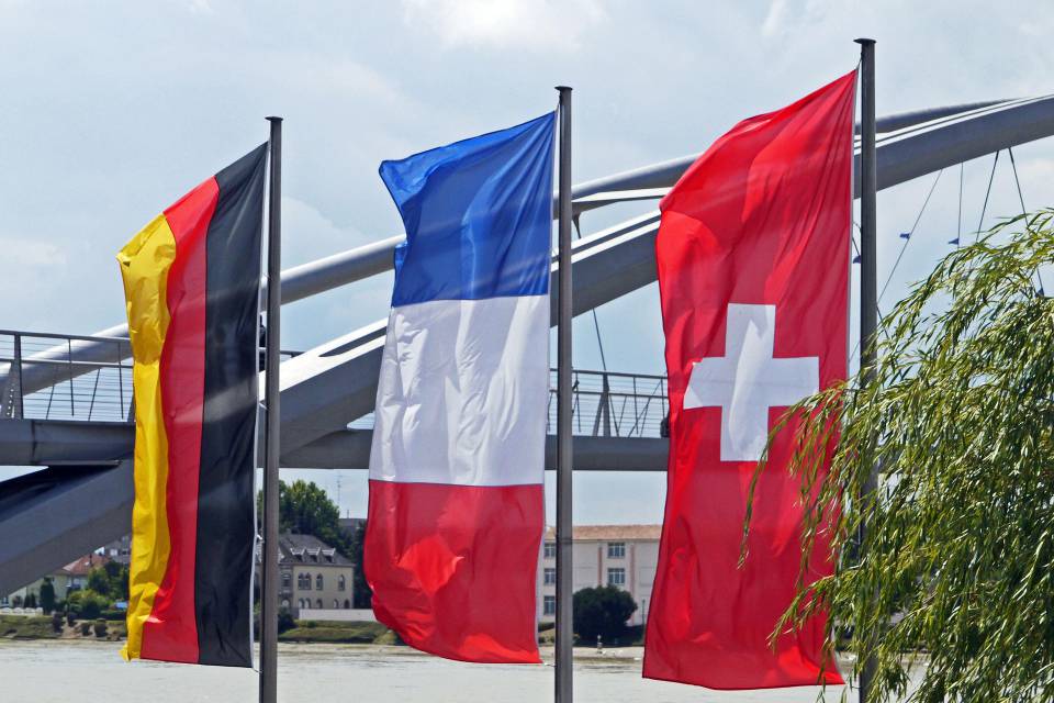 Ausfliegen in 3 Länder
& und zur Kunst - Ott's Leopoldshöhe